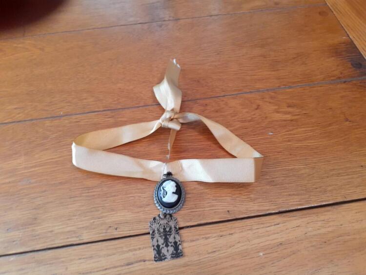 ribbon choker